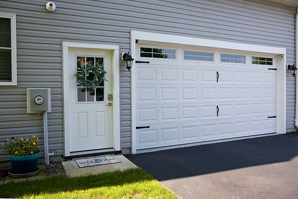 24/7 Emergency Garage Door Panel Replacement experts in Grayville, IL